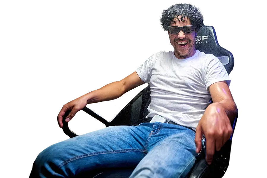 Joven disfrutando de XD Theater